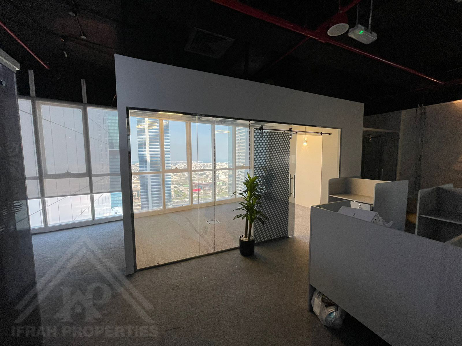  CANAL VIEW|| GLASS PARTITION|| FITTED