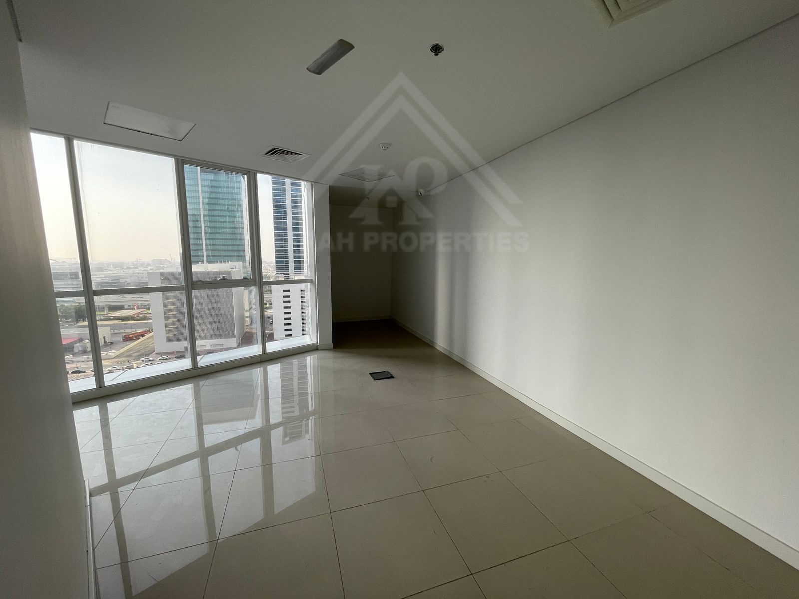 Office|| Exchange Tower|| Business Bay