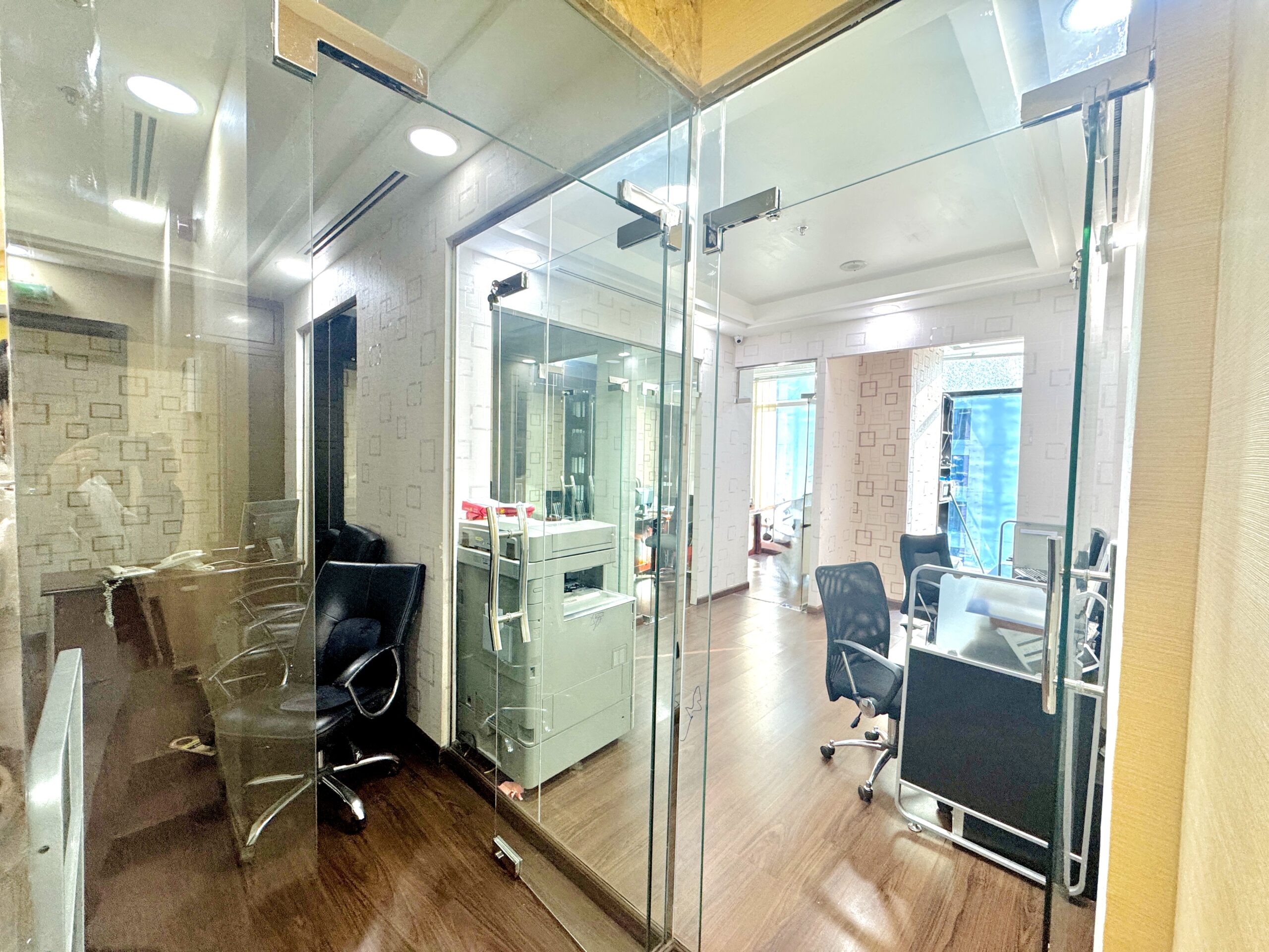 GLASS PARTITIONS | FULLY FURNISHED | CANAL VIEW