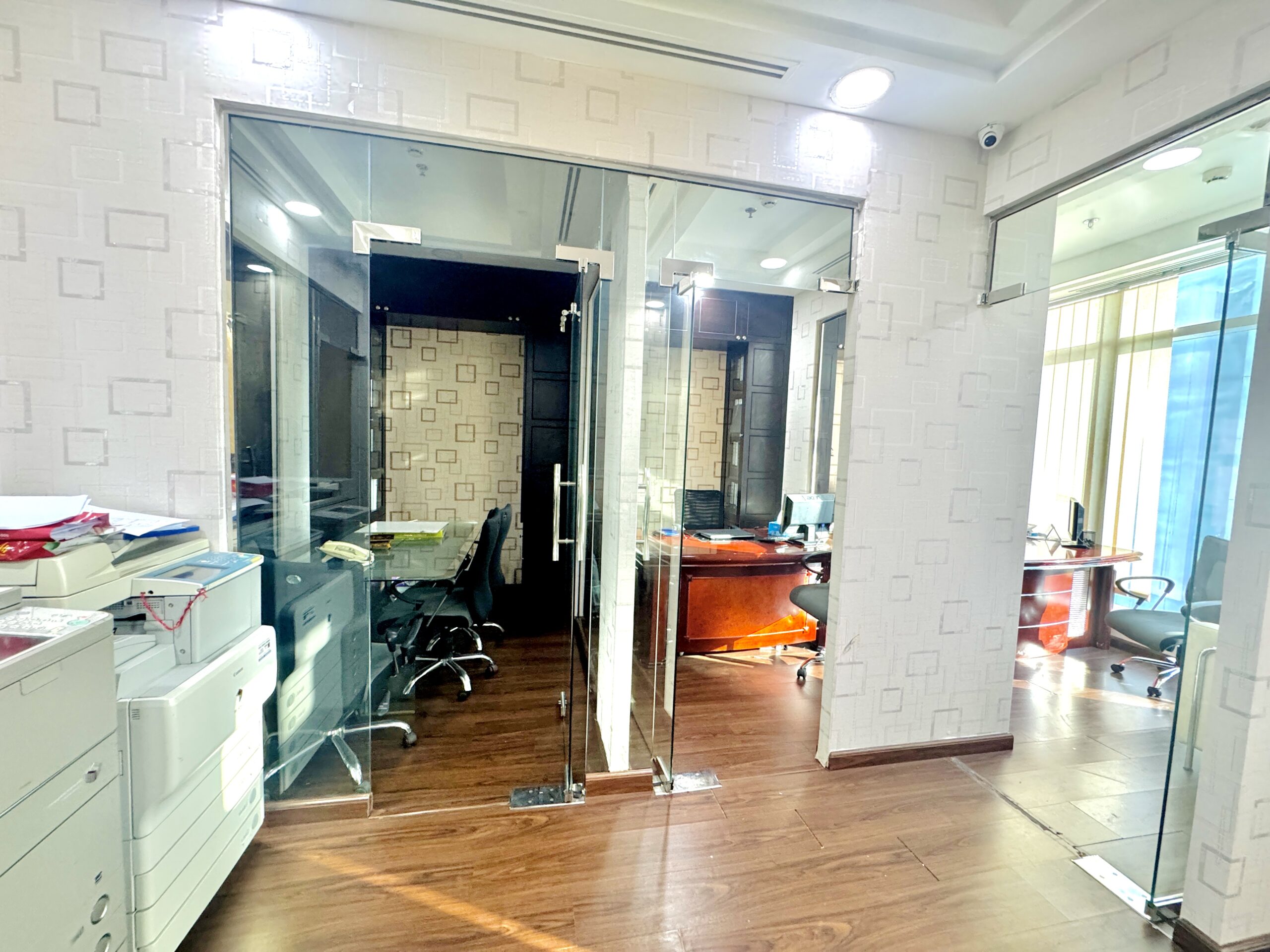 GLASS PARTITIONS | FULLY FURNISHED | CANAL VIEW