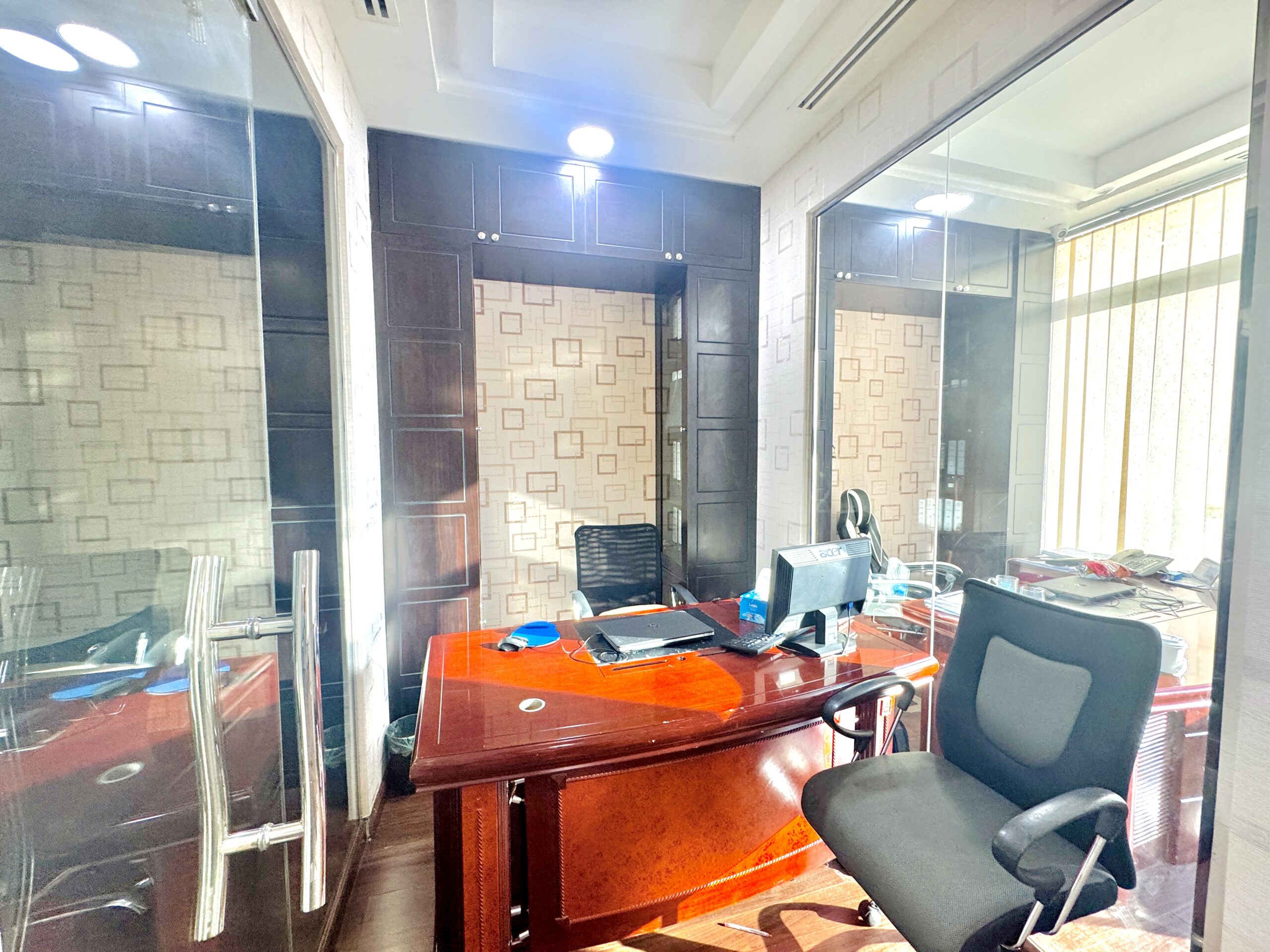 GLASS PARTITIONS | FULLY FURNISHED | CANAL VIEW