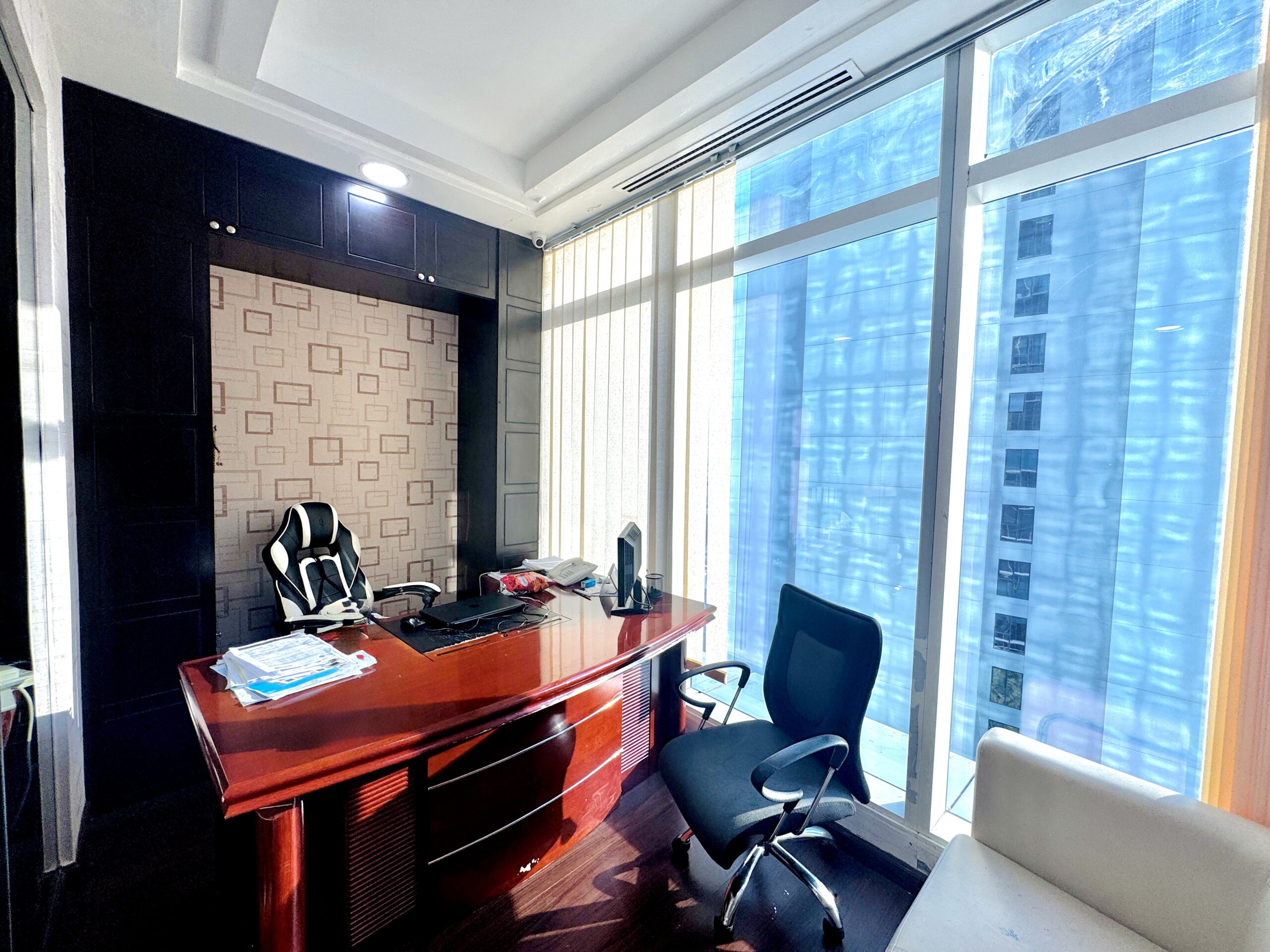 GLASS PARTITIONS | FULLY FURNISHED | CANAL VIEW