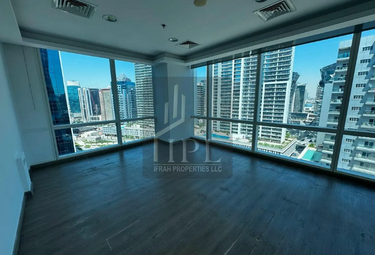 Open space office for rent in Tamani Arts Tower Business Bay