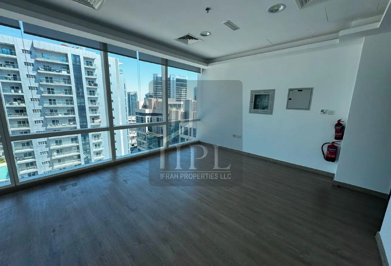 Open space office for rent in Tamani Arts Tower Business Bay