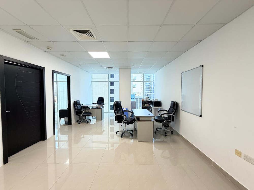 FURNISHED || GLASS PARTITIONS || READY TO MOVE