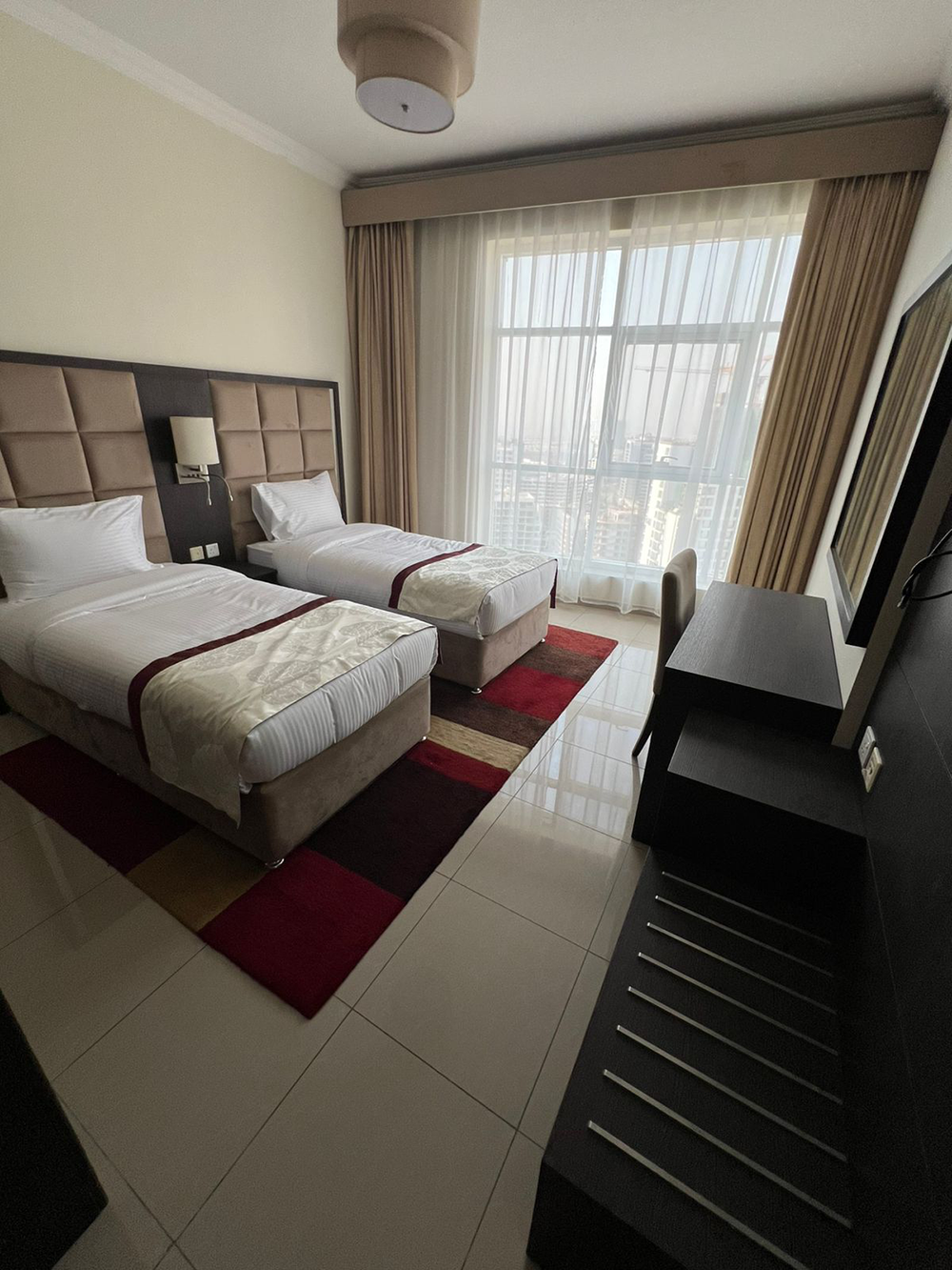Fully furnished 3-bedroom apartment for rent in Siraj Tower, Arjan