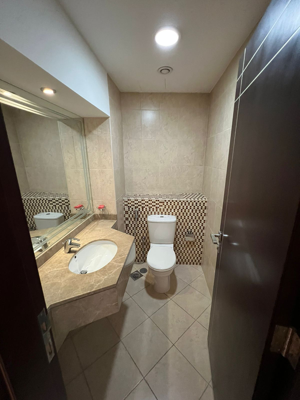 Fully furnished 3-bedroom apartment for rent in Siraj Tower, Arjan