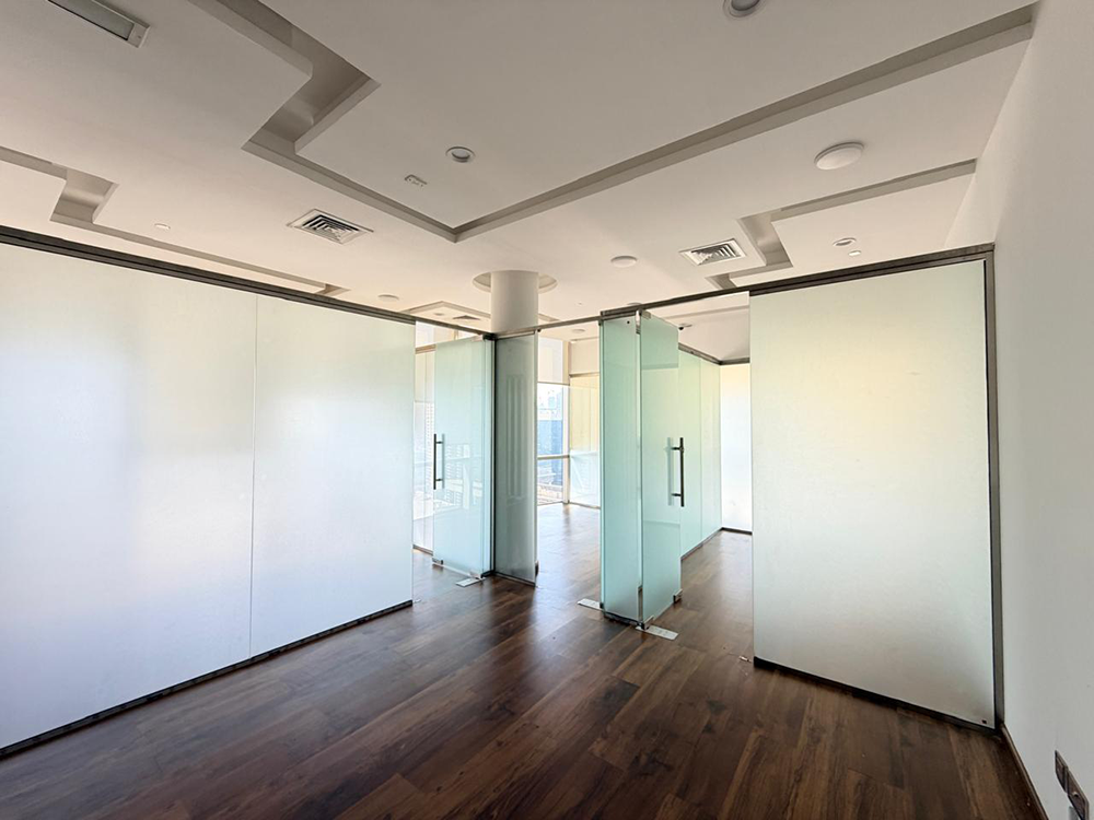 Amazing View | High Floor | Glass Partitions