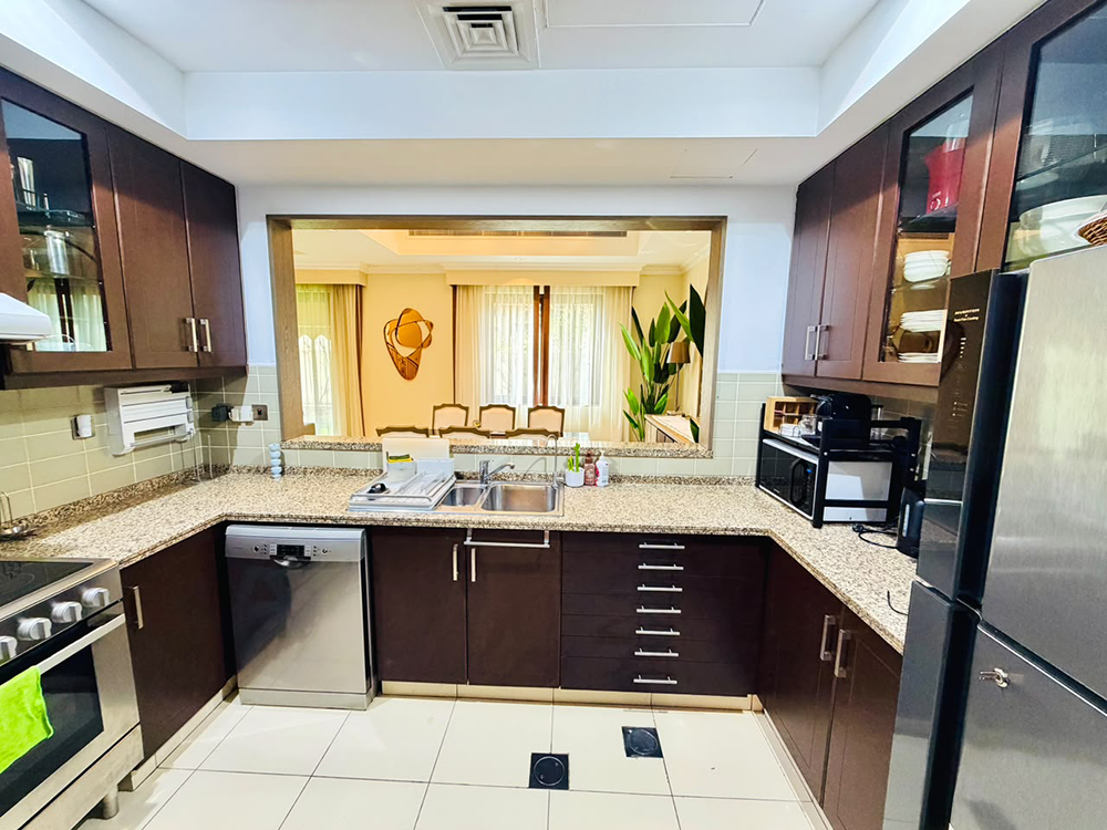 Luxury 3-bedroom villa for rent in Mira 1
