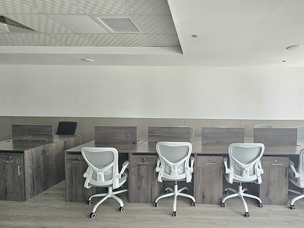 FURNISHED || GLASS PARTITIONS || READY TO MOVE