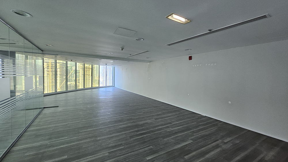 Fully fitted office space for rent in Business Tower, Business Bay