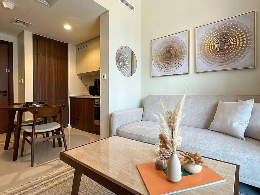 FULLY FURNISHED|VACANT|PRIME LOCATION