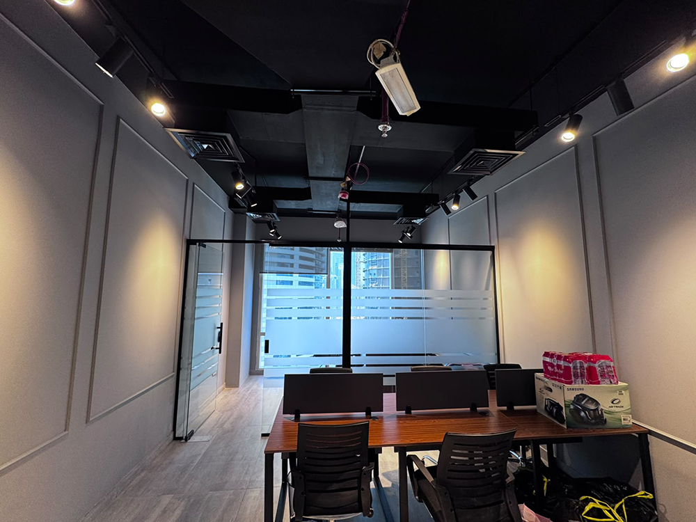 Fully Furnished | Glass Partition | Prime Location