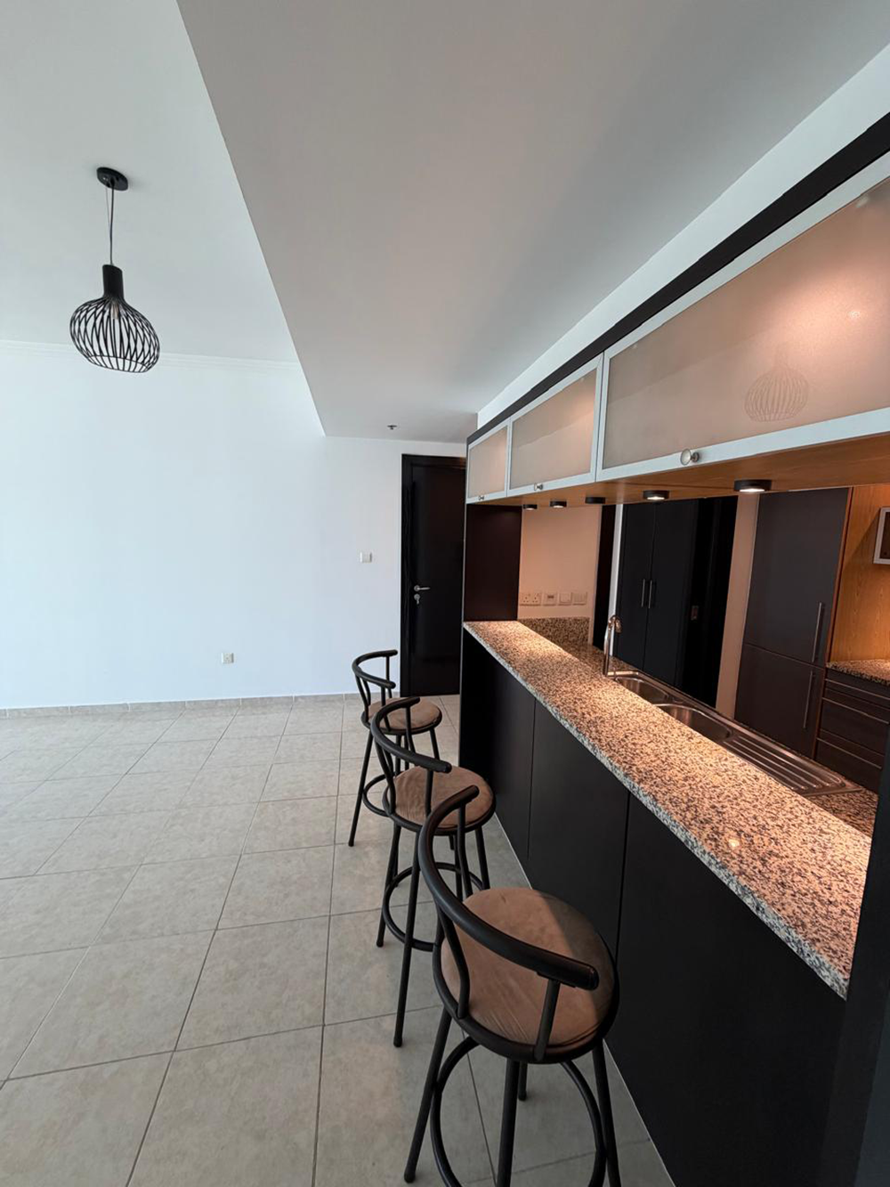 One-bedroom unfurnished apartment for rent in Al Majara 1, Al Majara Towers