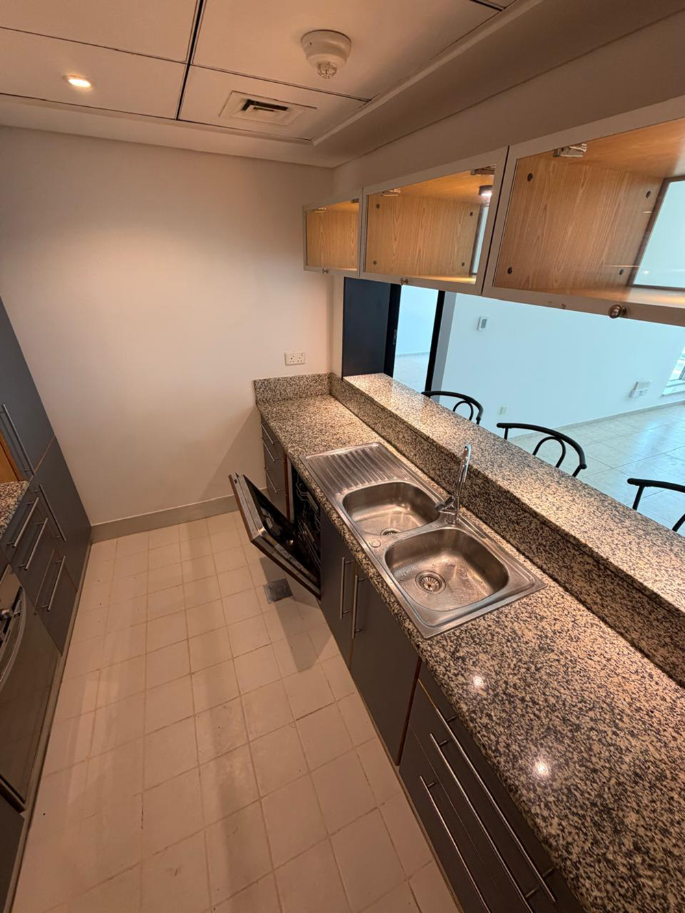 One-bedroom unfurnished apartment for rent in Al Majara 1, Al Majara Towers